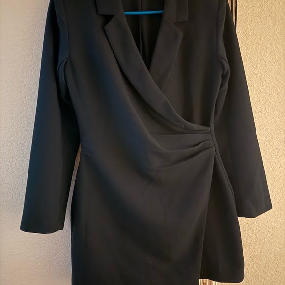 Abercrombie & Fitch Dresses & Skirts - Abercrombie & Fitch Classic Black Blazer